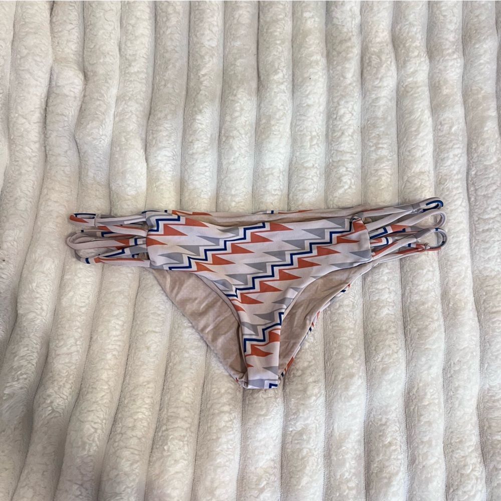 Acacia Bottoms